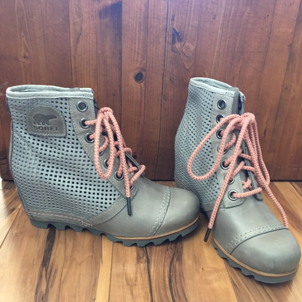Sorel wedge light rain booties