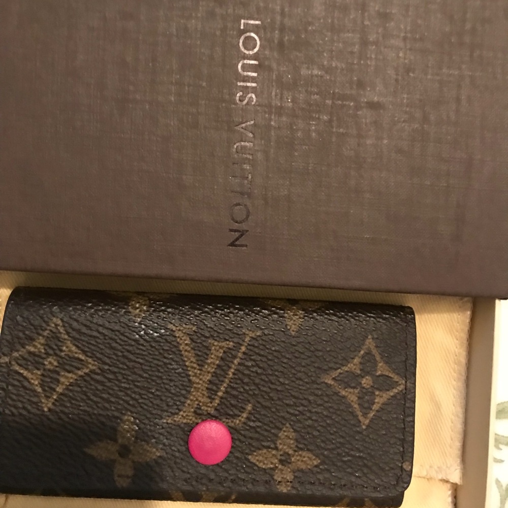Louis Vuitton 4 key holder