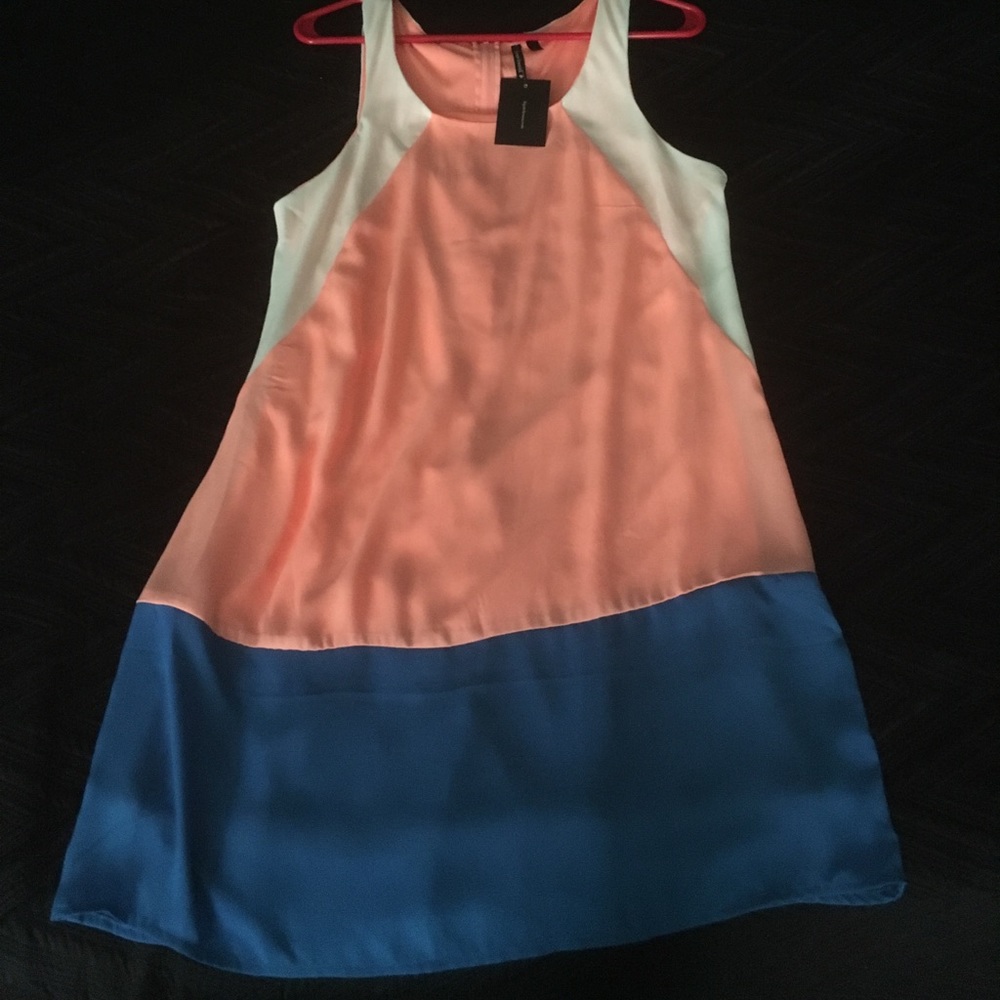 Colorblock knee length dress size L NWT