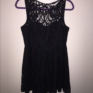 Black sleeveless lace dress