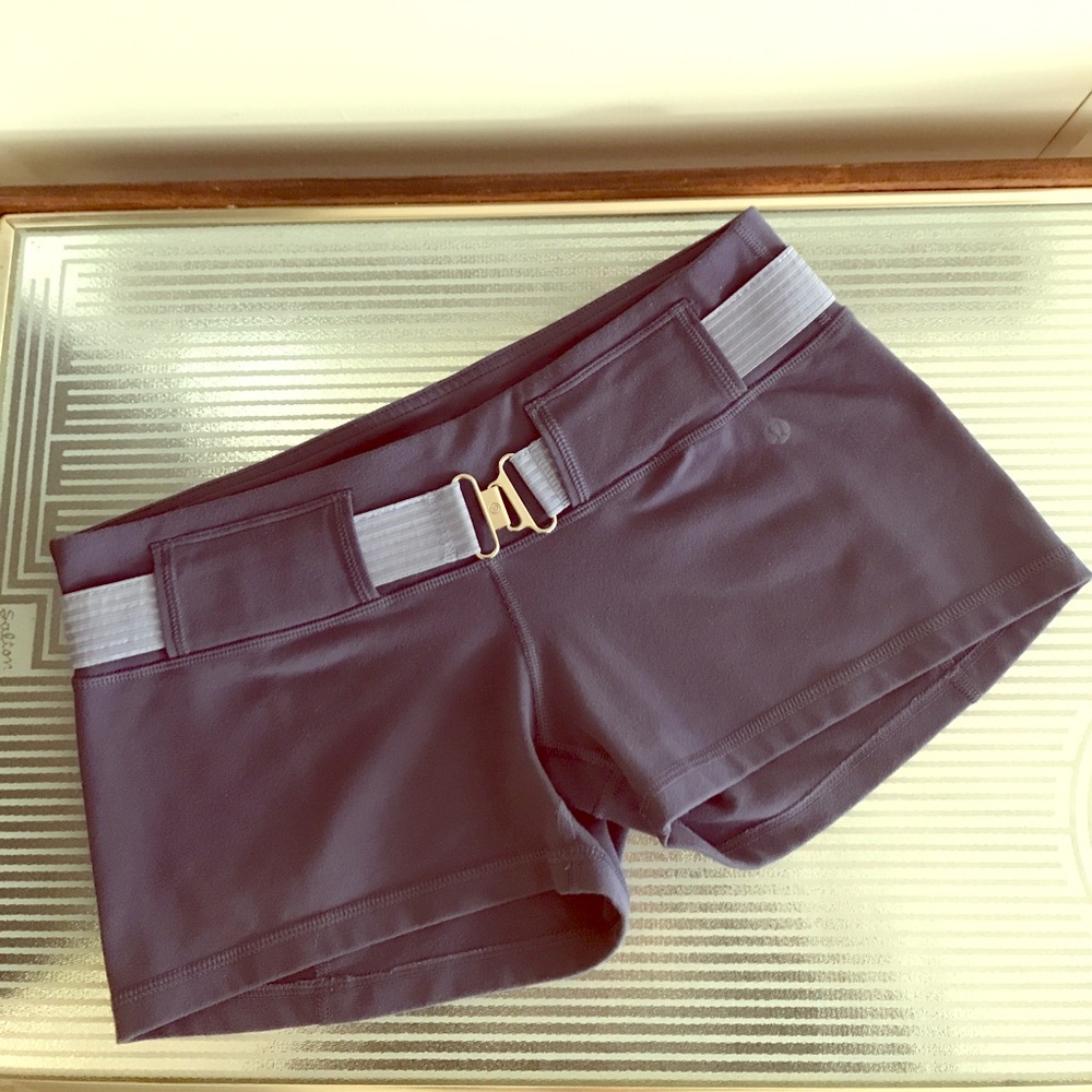 Lululemon booty workout shorts with elastic belt M