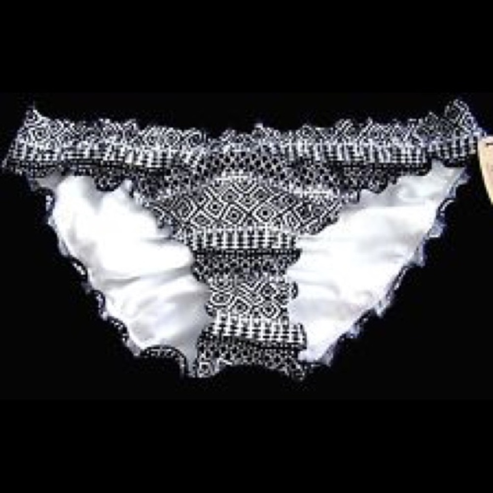 VS 'The Ruffle' Cheeky Bikini Bottom {black/white}