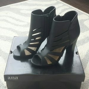 New in box black heels