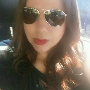 Meet your Posher, Juanita