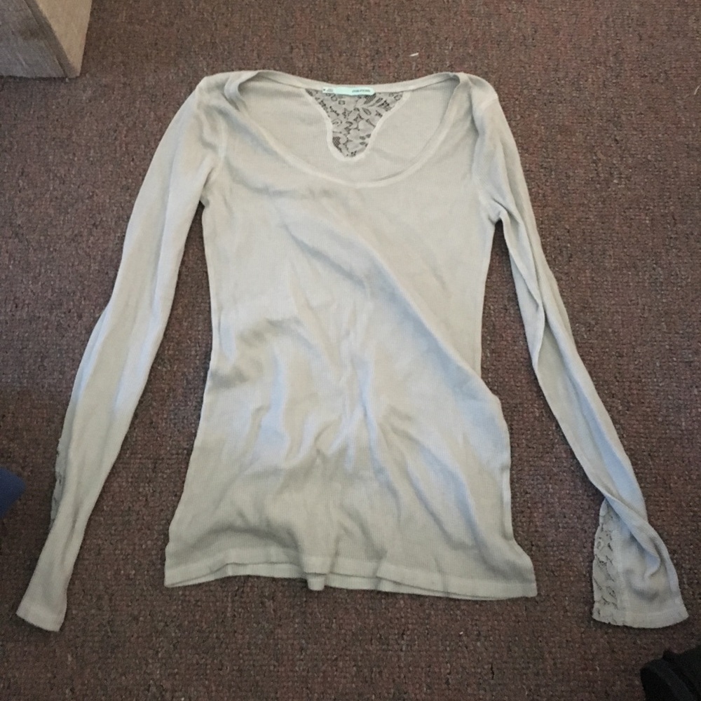 Long sleeved shirt with lace