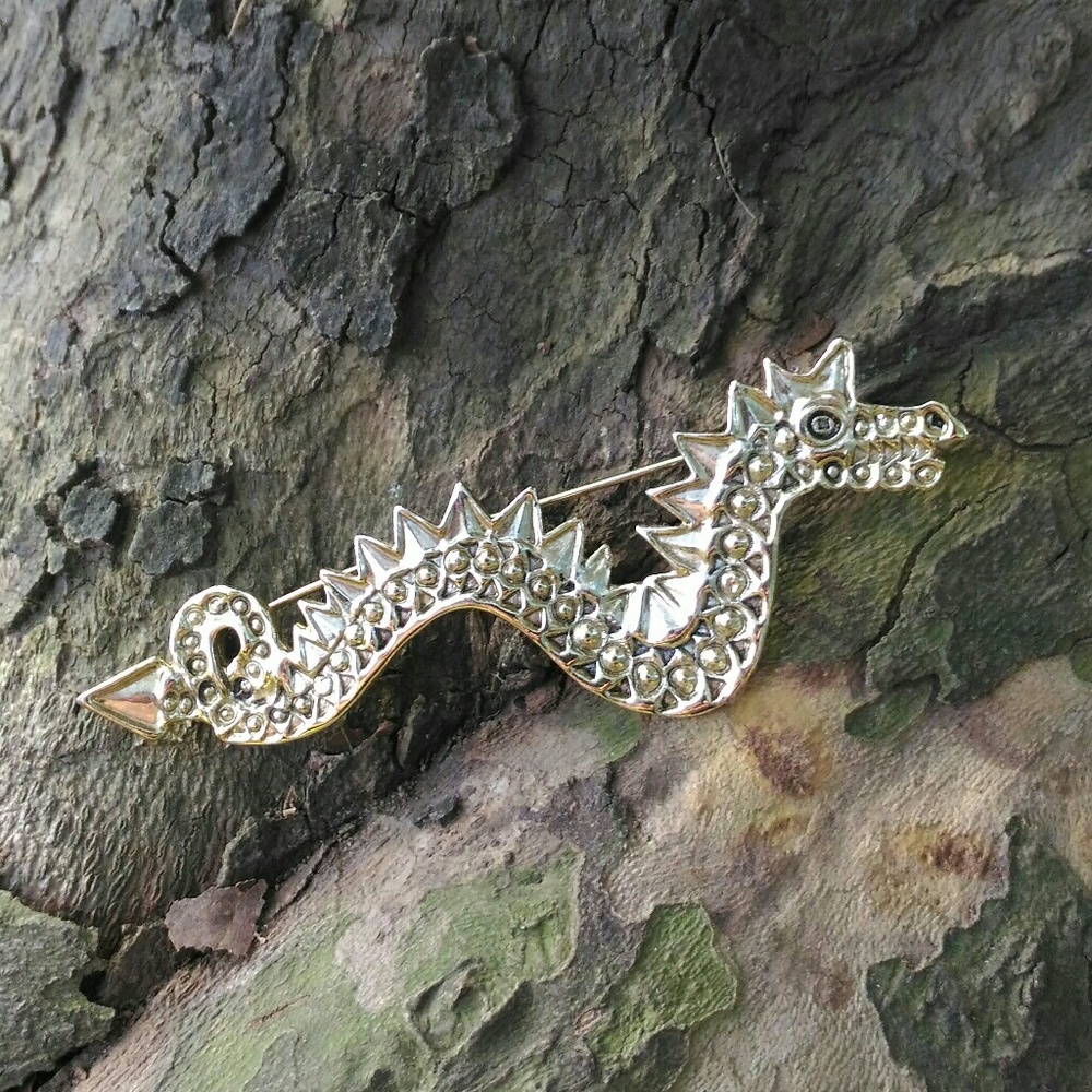 gold tone Dragon pin brooch