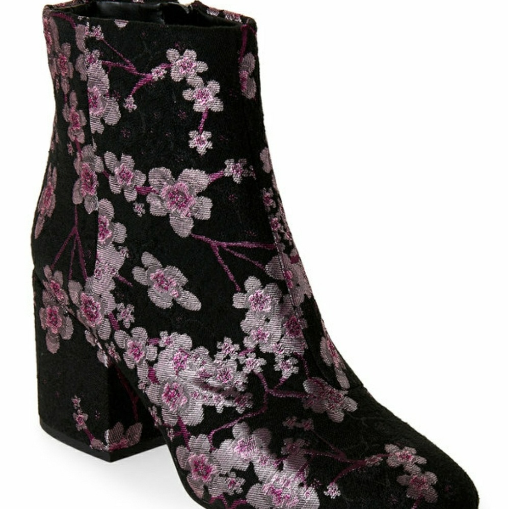 Like new!!!! Sam Edelman taye ankle boot