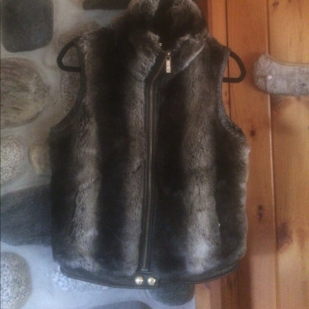 🌻BIG CHILL🌻100% Vegan fur/leather vest.