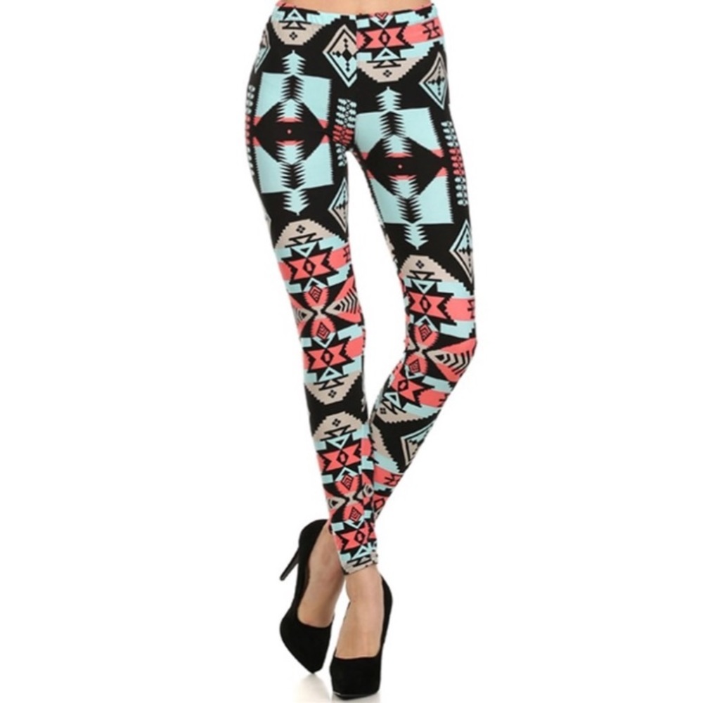❗️CLEARANCE❗️Black Aztec Pattern Leggings One Size - Picture 2 of 2