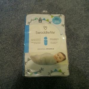 Small/medium velcro swaddle