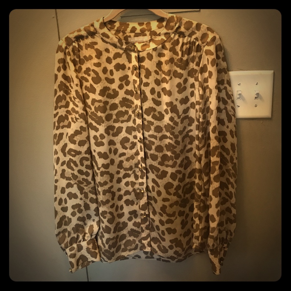 Stunning giraffe print button up