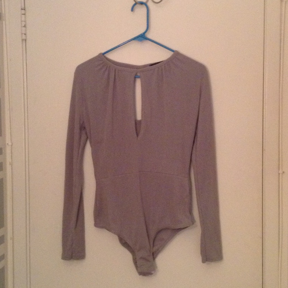 NWT grey ribbed bodysuit with keyholes - Picture 3 of 5