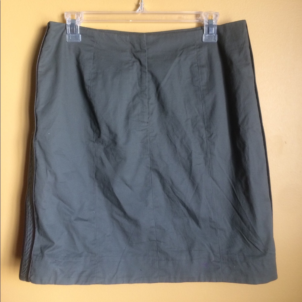 Chic NWOT Camo Green Skirt