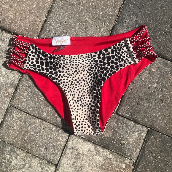 Beach Bunny 'Girl On Fire' hipster bottom - Picture 3 of 5