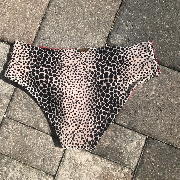 Beach Bunny 'Girl On Fire' hipster bottom - Picture 4 of 5