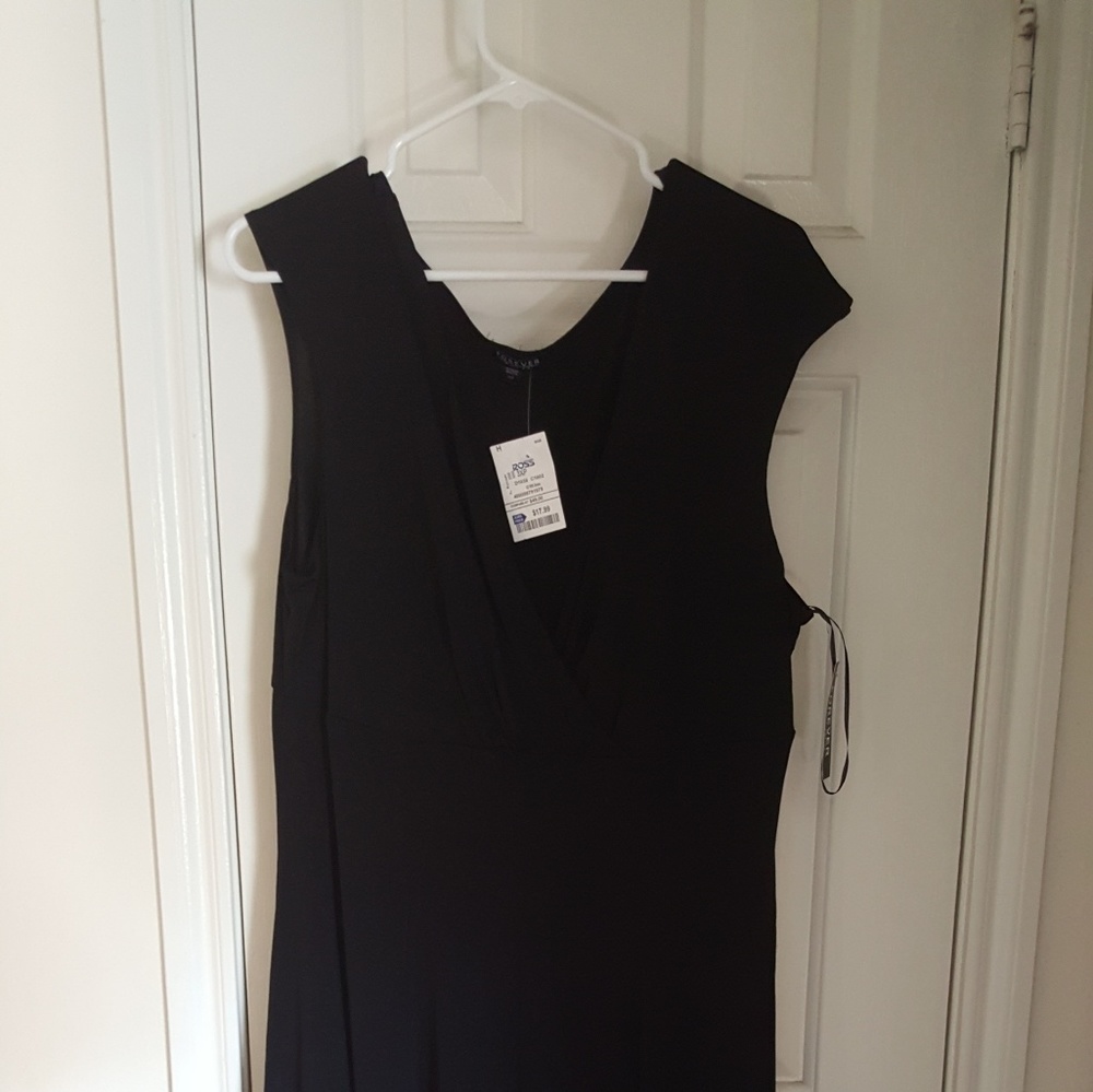 Plus-sized Black Sleeveless Dress