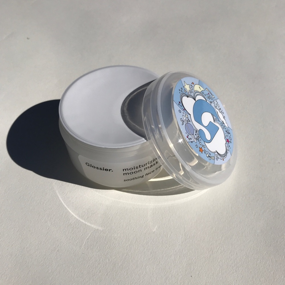 Glossier moisturizing moon mask
