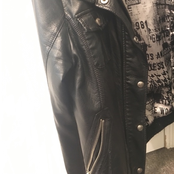 EUC Genuine Leather GUESS Jacket - Picture 3 of 7