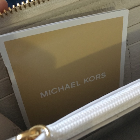 Michael Kors Wallet - Picture 4 of 4