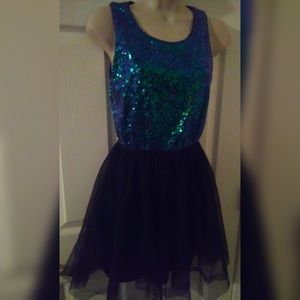 Divided formal short dress