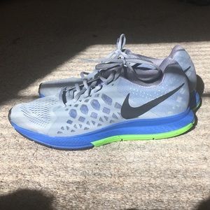 Nike Pegasus rubbing shoes