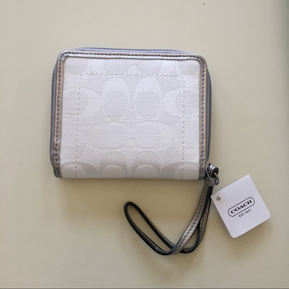 Coach signature white wallet/wristlet - Picture 2 of 7