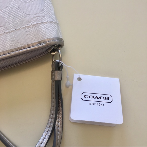 Coach signature white wallet/wristlet - Picture 7 of 7