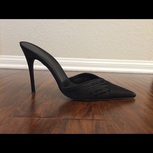 BCBG MAXAZRIA Black Pointy Toe Heel 8 - Picture 1 of 3