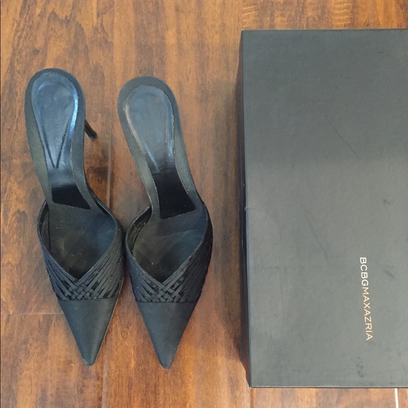 BCBG MAXAZRIA Black Pointy Toe Heel 8 - Picture 2 of 3