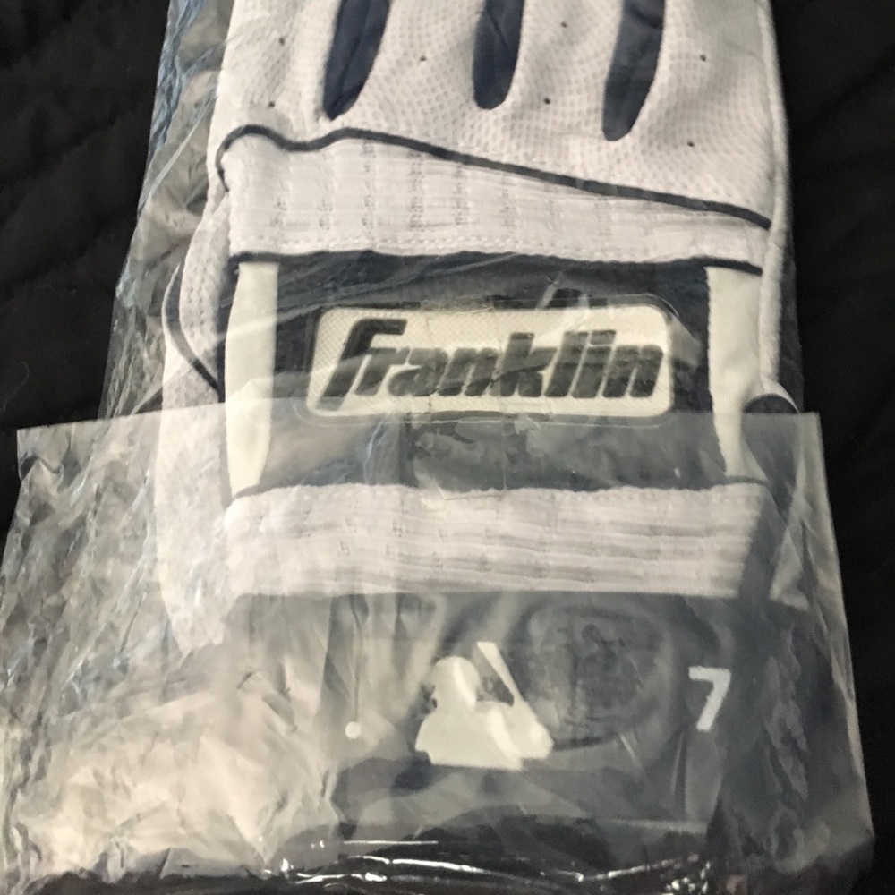 Baseball gloves - Picture 4 of 4