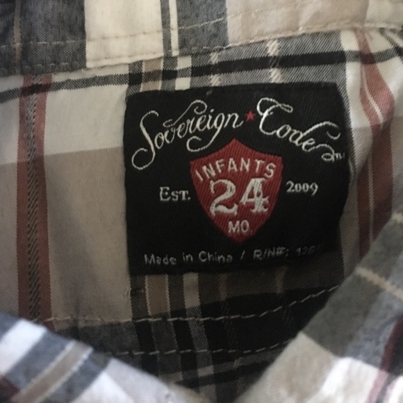 Little boys OR girls plaid button-up! - Picture 2 of 2