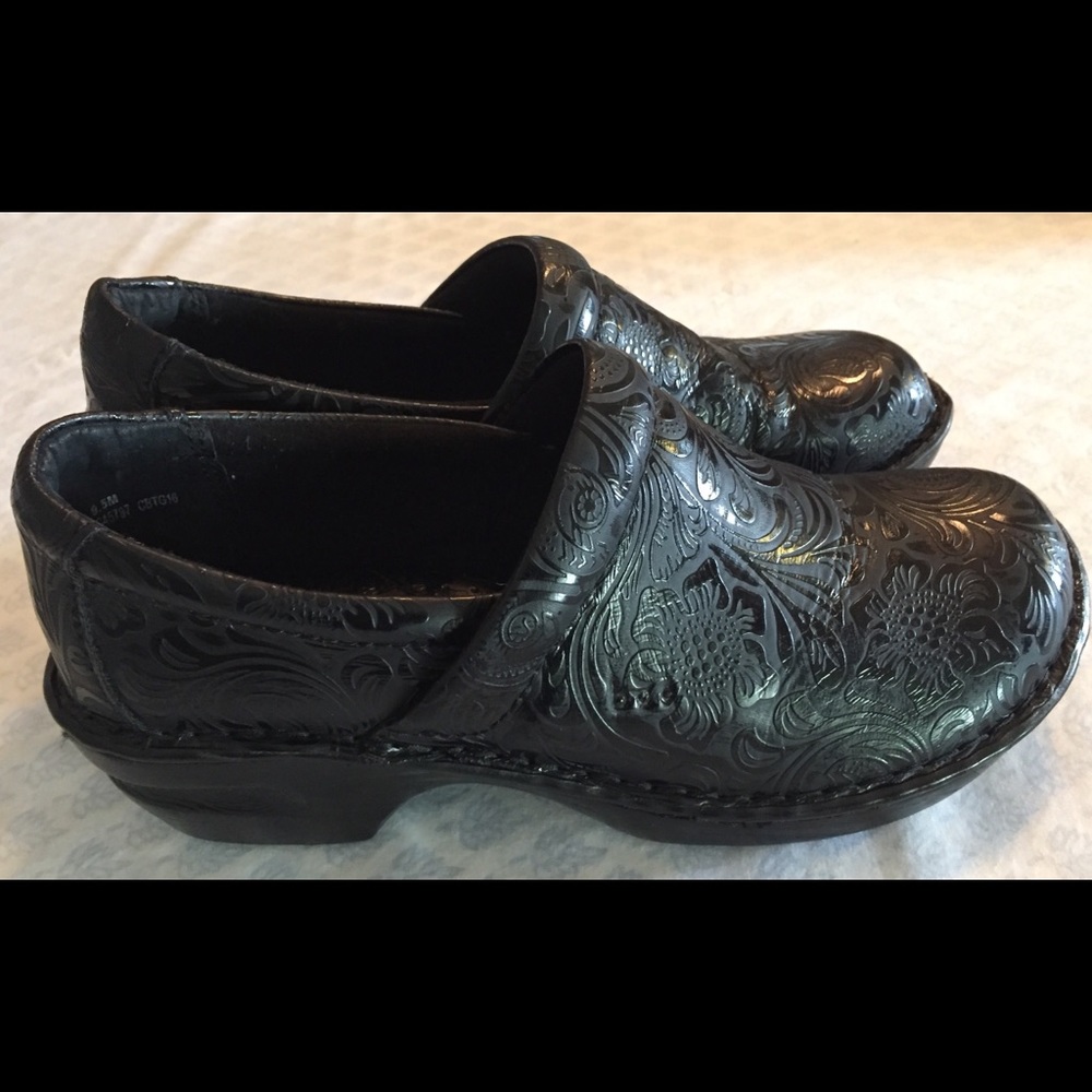 Born b.o.c. Peggy Black Paisley Clog Mules 9.5