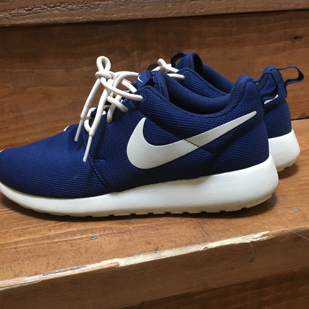 Nike Roshe Navy/Tan