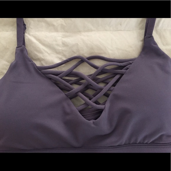 ✨NWT✨ Lavender Fabletics Sports Bra - Picture 3 of 5