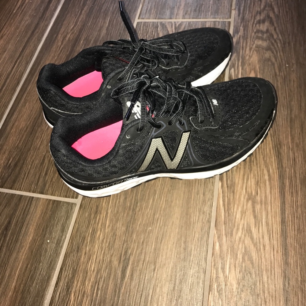 Black new balance sneakers great condition