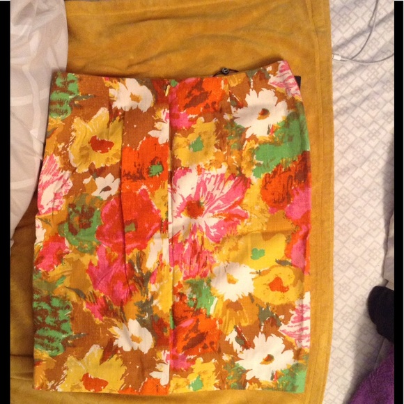 NWT floral pencil skirt - Picture 4 of 4