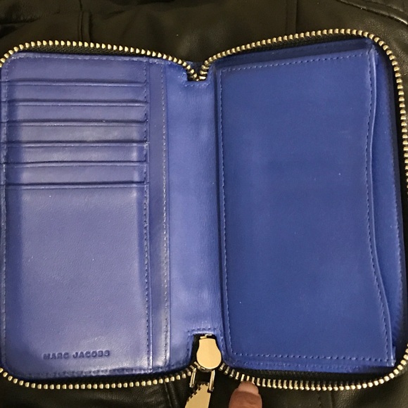 Lovely royal blue Marc Jacobs wristlet!😍 - Picture 4 of 8