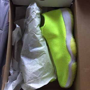 Air Jordan futures (highlighter) size 13 used