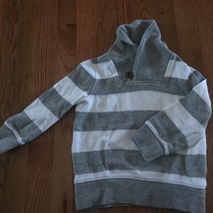 Boys Old Navy sweater/pull over cardigan!