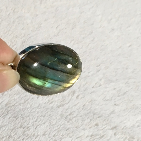 Labradorite Pendant set in .925 Silver (E) - Picture 5 of 7