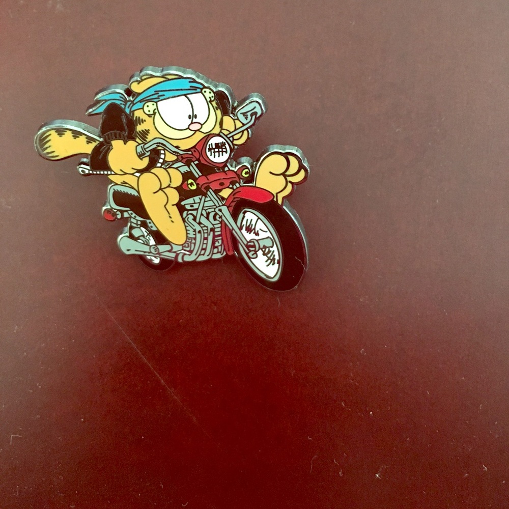 Garfield biker pin