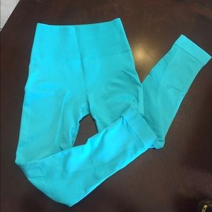 Lululemon Zone in Crop Aqua