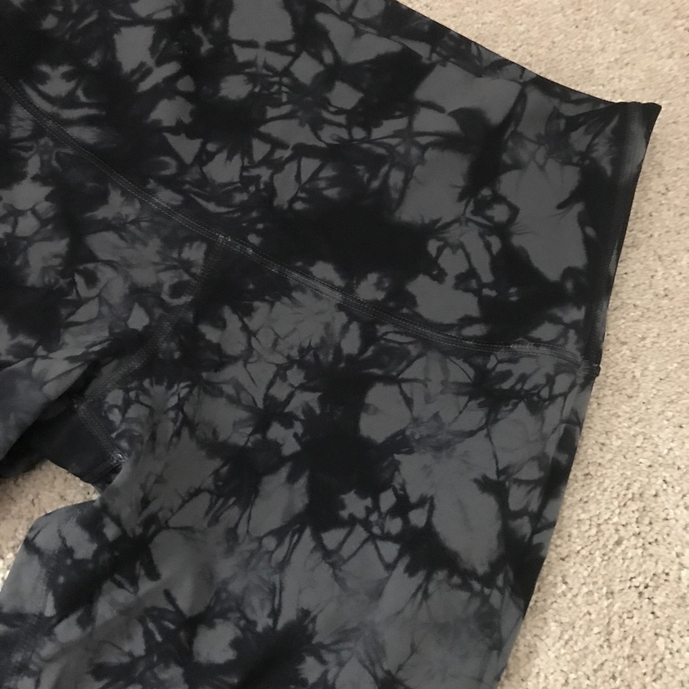 SOLD - Lululemon shibori legging 8