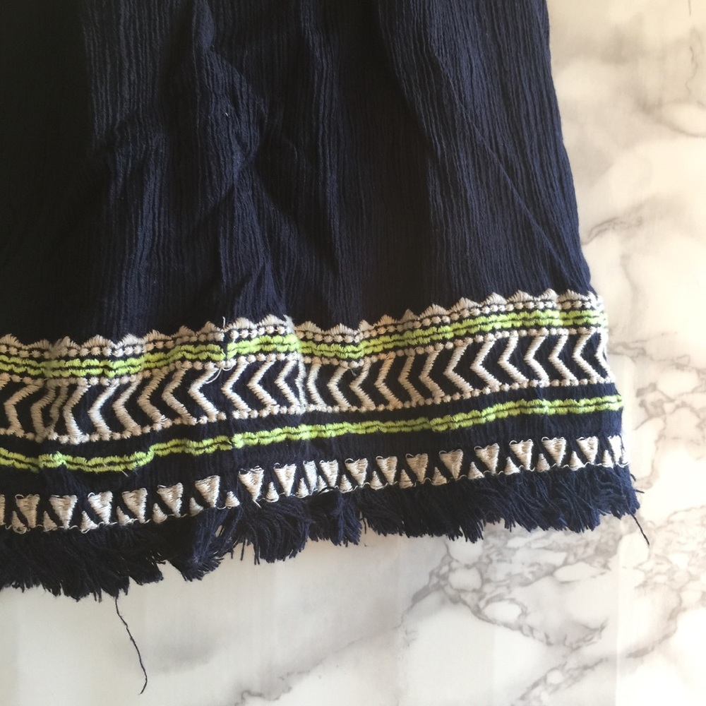Loft skirt with soft embroidery and fridges - Picture 2 of 3