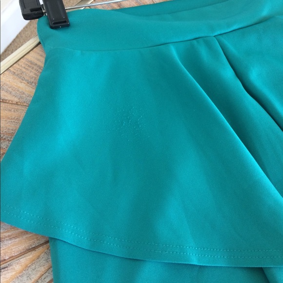 GoJane Peplum Mini Skirt in Dusty Emerald Size S - Picture 7 of 8