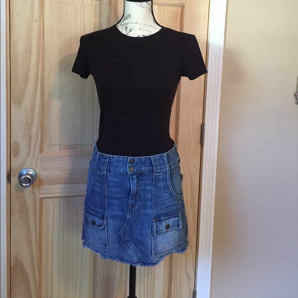 Levi’s Denim distresses mini EUC - Picture 2 of 8