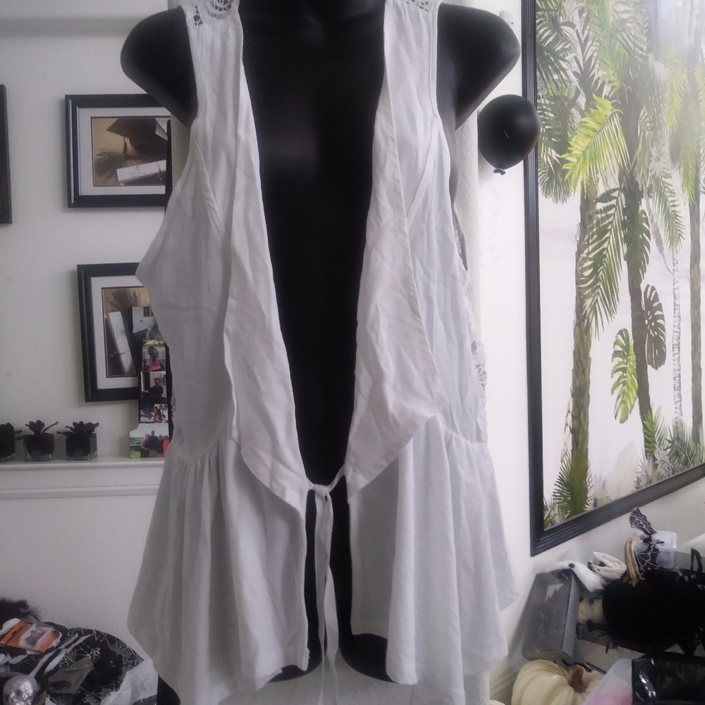 BOUTIQUE FREEBIRD BOHO LACE STYLE VEST NWT L