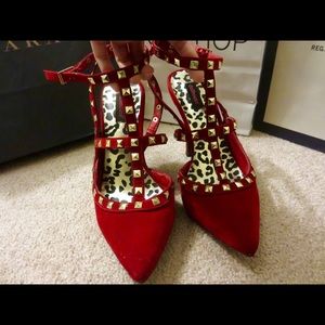 VERY NEW Elegant red high heels 7.5