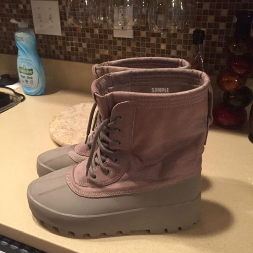 Yeezy Boot Moonrock