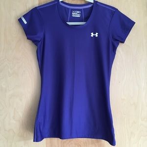 Small women's fitted Under Armour shirt